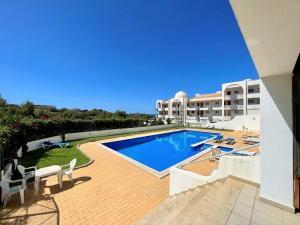 Albufeira Classic With Pool by Homing