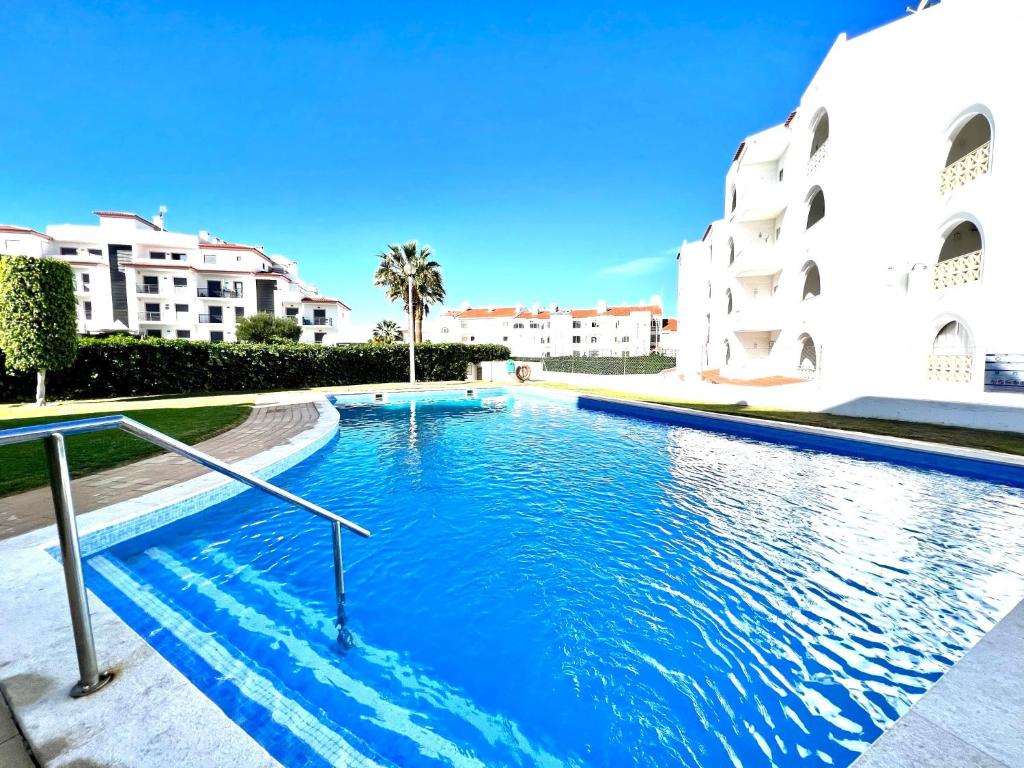 Albufeira Downtown With Pool by Homing Rua Camilo Castelo Branco, Edificio Areias Mar, 40, 8200-001 Albufeira