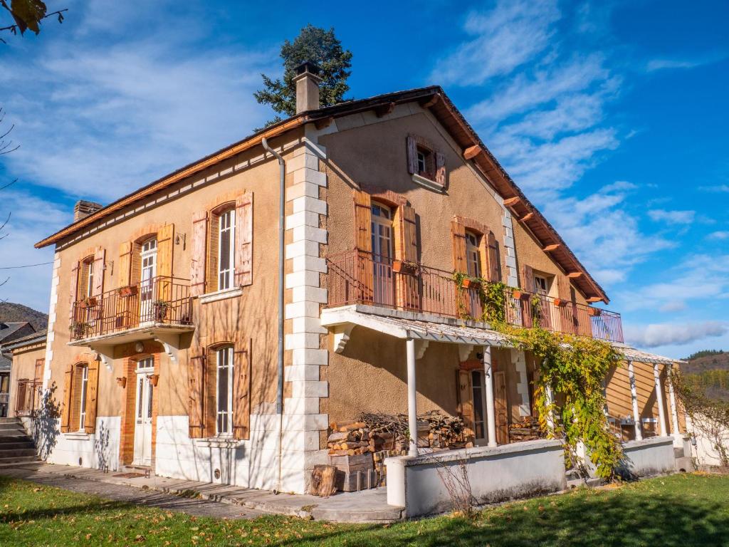 ALC - A521 - 4 min PALAIS AND BEACHES