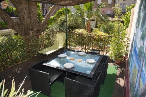 ALC - A523 - 4 min PALAIS AND BEACHES
