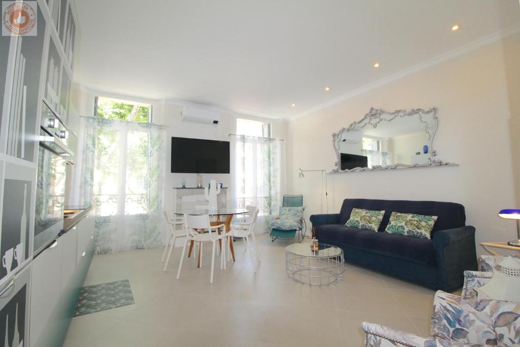 ALC - CAR40 11 min PALAIS AND BEACHES 40 Boulevard Carnot, 06400 Cannes