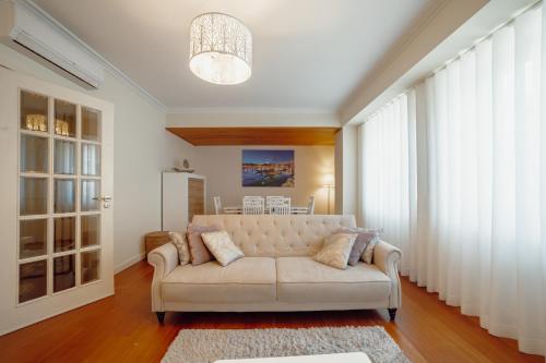 Alegria Premium II by Homing