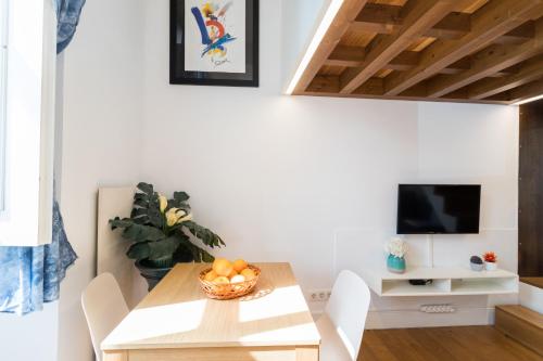 Alfama Blue Studio Loft Apartment - by LU Holidays