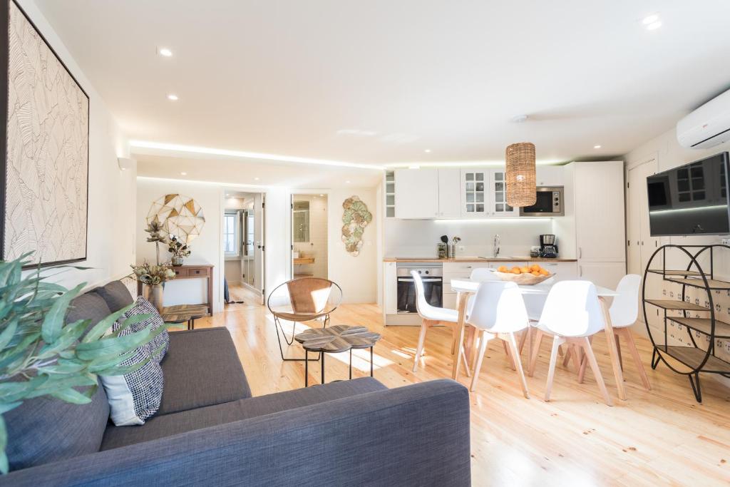 Alfama Cozy Two-Bedroom Apartment w/ River View - by LU Holidays 4 Rua das Escolas Gerais 2º Dto, 1100-219 Lisbonne