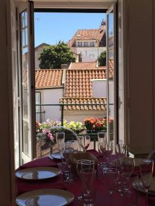 Alfama Delight Panoramic River and Historic City Views 3 Bedrooms and 2 Bathrooms AC 18th Century Building