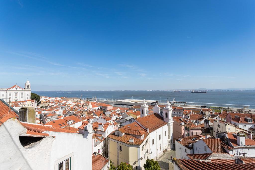 Appartement Alfama Loft Studio Loft Apartment w/ River View - by LU Holidays Rua Norberto de Araújo 10 1100-371 Lisbonne