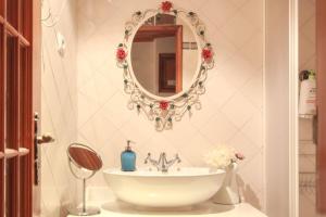 Alfama's Hidden Gem w Self Check-in& 247 support