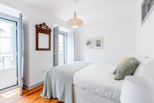 Alfama Spacious and Central Amazing Apartment, By TimeCooler
