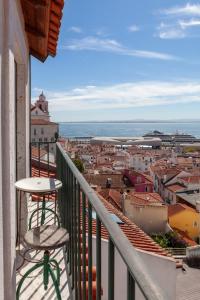 Appartement Alfama Stunning River and Historic City Views 2Bedrooms & 2Bathrooms AC Balcony 18th Century Building Rua de Guilherme Braga 1100-126 Lisbonne -1