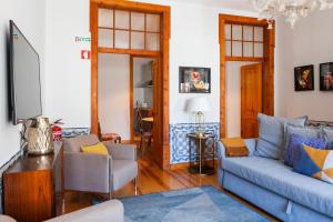 Alfama Terrace Apartment With Authentic XVIII Tiles And Historic Notes 3 Bedrooms & 2 Bathrooms AC