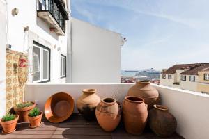 Appartement Alfama Terrace Best River and Historic City View Spacious and Charming Ground Floor 18th Century Building Rua de Guilherme Braga 1100-126 Lisbonne -1