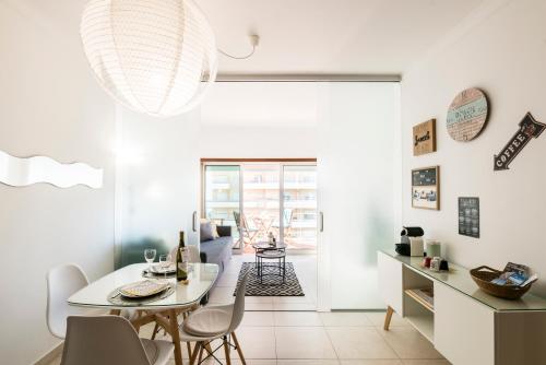 Algarve Beach Vibes Apartment, WiFi, Pool, AC, BBQ