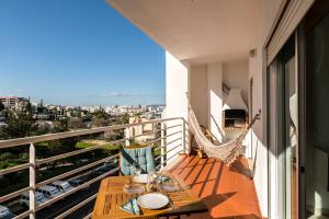 Algarve Beach Vibes Apartment, WiFi, Pool, AC, BBQ