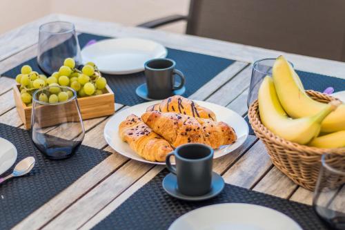 Algarve Golden Properties: Pedras Brancas Praia da Luz