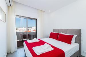 Algarve Golden Properties: Pedras Brancas Praia da Luz