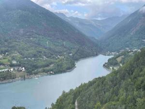 Allemond - Restful 2 bed apartment for ski, cycle & family