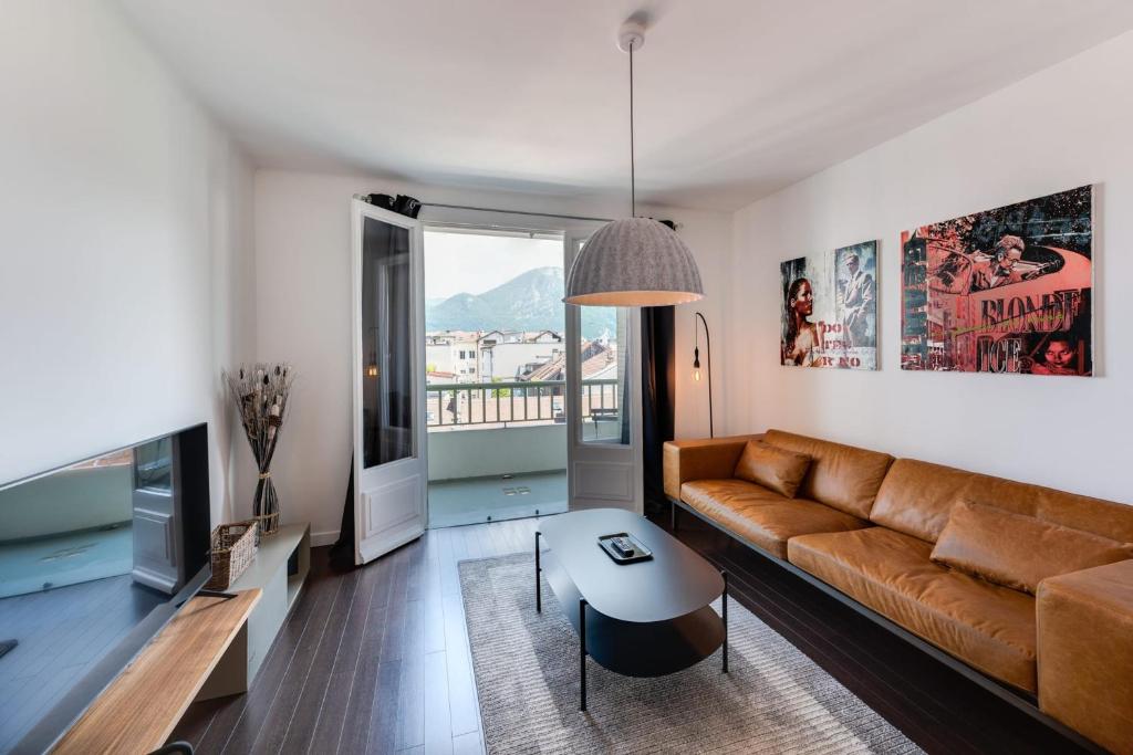 Allure - 2 bedroom apartment with balcony in the centre of Annecy 13 Rue de la Poste, 74000 Annecy