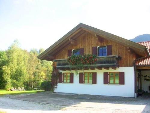 Alluring Apartment in Bad Kohlgrub with Private Garden