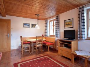 Alluring Apartment in Bad Kohlgrub with Private Garden