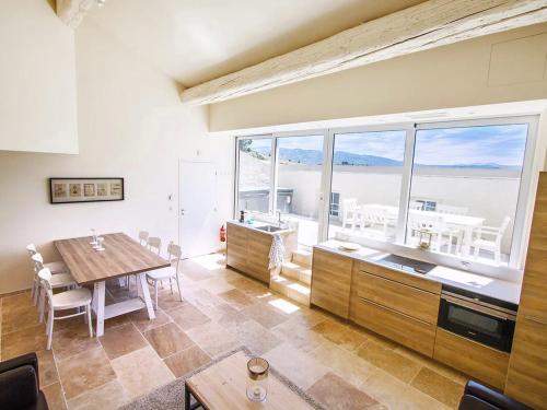 Alluring Apartment in Villes que with Jacuzzi