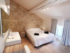 Alluring Apartment in Villes que with Jacuzzi