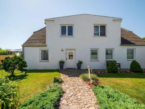 Alluring Holiday Home in Pepelow near Seabeach, Watersports