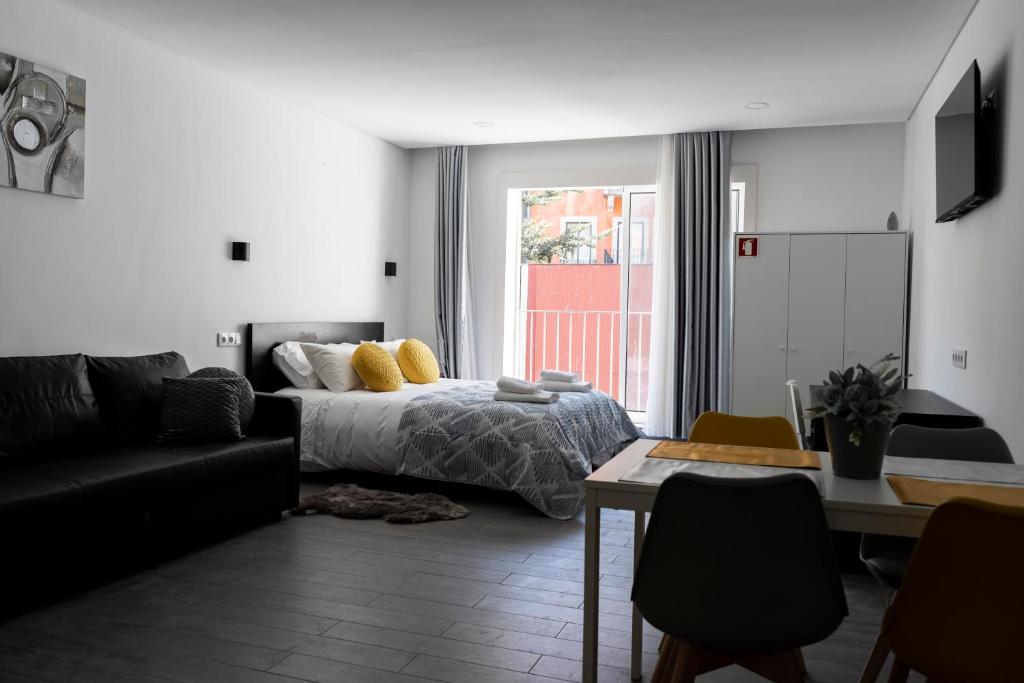 Almada Downtown 303 269 Rua do Almada, 4050-038 Porto