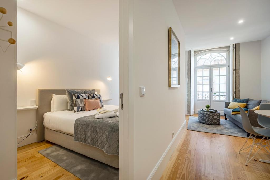 Almada Glamorous & Chic Downtown Apartment 96 Rua do Doutor Ricardo Jorge 2º andar, 4000-303 Porto