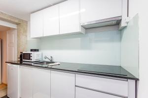Almada Hideaway w/ AC & Private Pool by LovelyStay