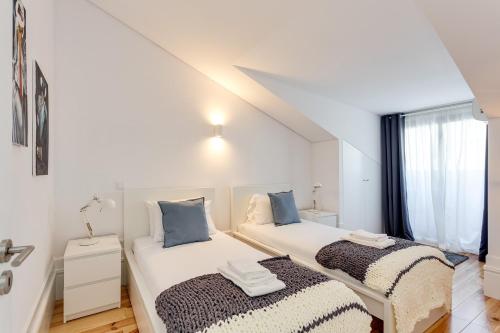 Almada Luxurious Duplex by DA'HOME