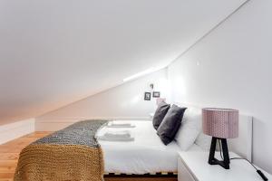 Almada Luxurious Duplex by DA'HOME