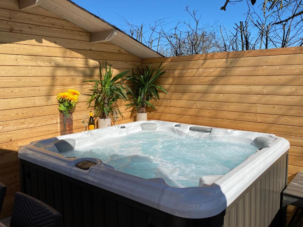 Alpenblick Nahe München mit Outdoor Whirlpool - 21 Min von München mit Zug 2 Hochreit, 85617 Aßling