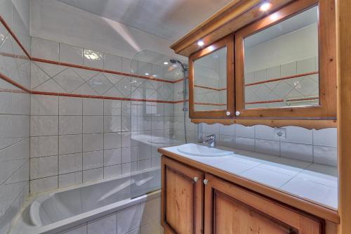 Alpine Retreat Residence Le Kandahar: Close to lifts