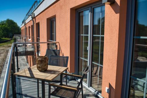 Alte Fischfabrik Lauterbach FeWo Nr 19 Balkon, Hafennähe
