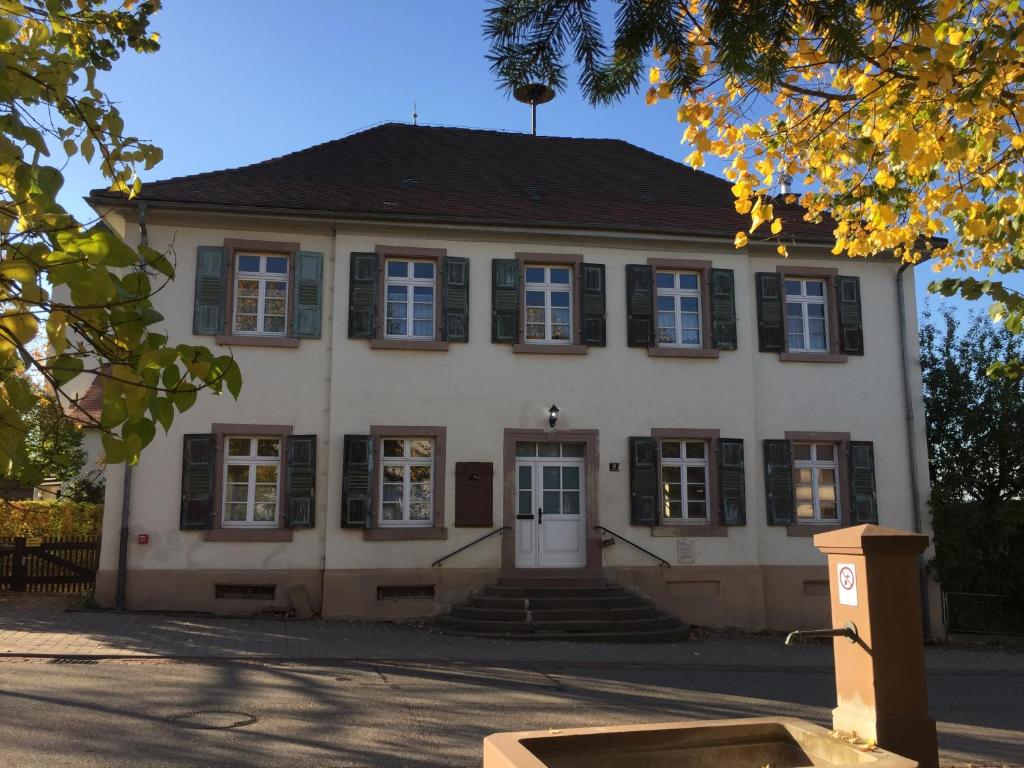 Altes Schulhaus Mutschelbach 47 Lindenstraße, 76307 Karlsbad