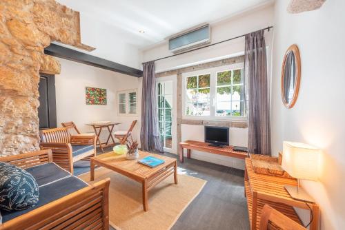 ALTIDO Beach Studio with Patio and Parking