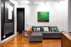 ALTIDO Bold and colourful 1-bed flat at the heart of Chiado, nearby Carmo Convent