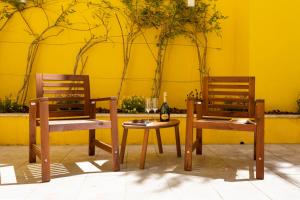 ALTIDO Bright and elegant 2BR home with workspace and huge terrace in Pena, close by viewpoint