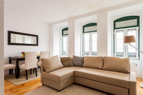 ALTIDO Charming 1BR Apt with workspace in Sao Bento