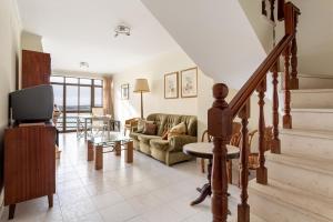 ALTIDO Cosy 1-bed flat with pool