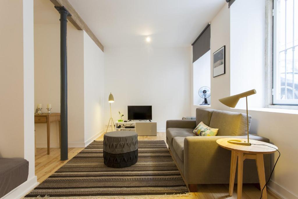 ALTIDO Cosy 1-bed flat with workspace in Santa Catarina, moments from Luís de Camões Sq Rua do Sol à Santa Catarina 26B, 1200-109 Lisbonne