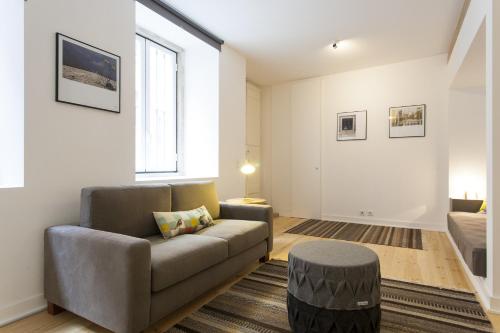 ALTIDO Cosy 1-bed flat with workspace in Santa Catarina, moments from Luís de Camões Sq