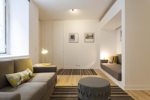 ALTIDO Cosy 1-bed flat with workspace in Santa Catarina, moments from Luís de Camões Sq