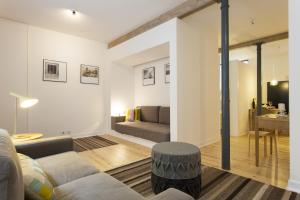 ALTIDO Cosy 1-bed flat with workspace in Santa Catarina, moments from Luís de Camões Sq