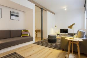 ALTIDO Cosy 1-bed flat with workspace in Santa Catarina, moments from Luís de Camões Sq