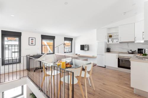 ALTIDO Flat with Open Terrace & Easy Access to Centre