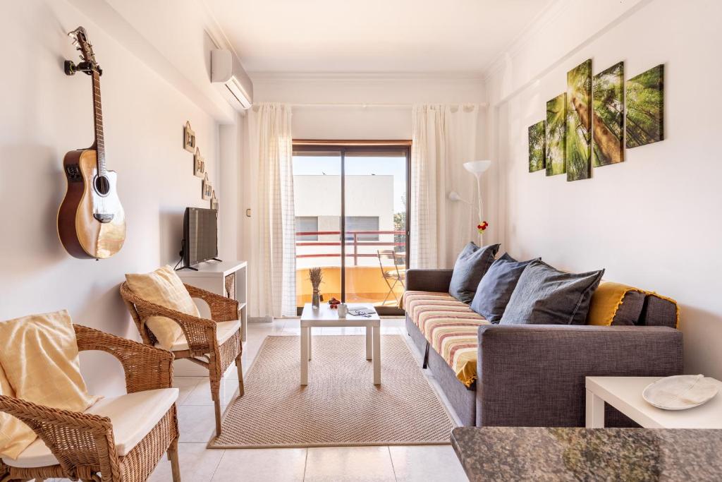 Appartement ALTIDO Lovely 1-bed flat with terrace 48 Avenida 1º de Maio 2825-486 Costa da Caparica