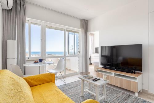 ALTIDO Lovely flat with balcony and sea view