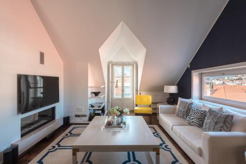 ALTIDO Lux Chiado 2-Floor 3-BR Apartment with Garage