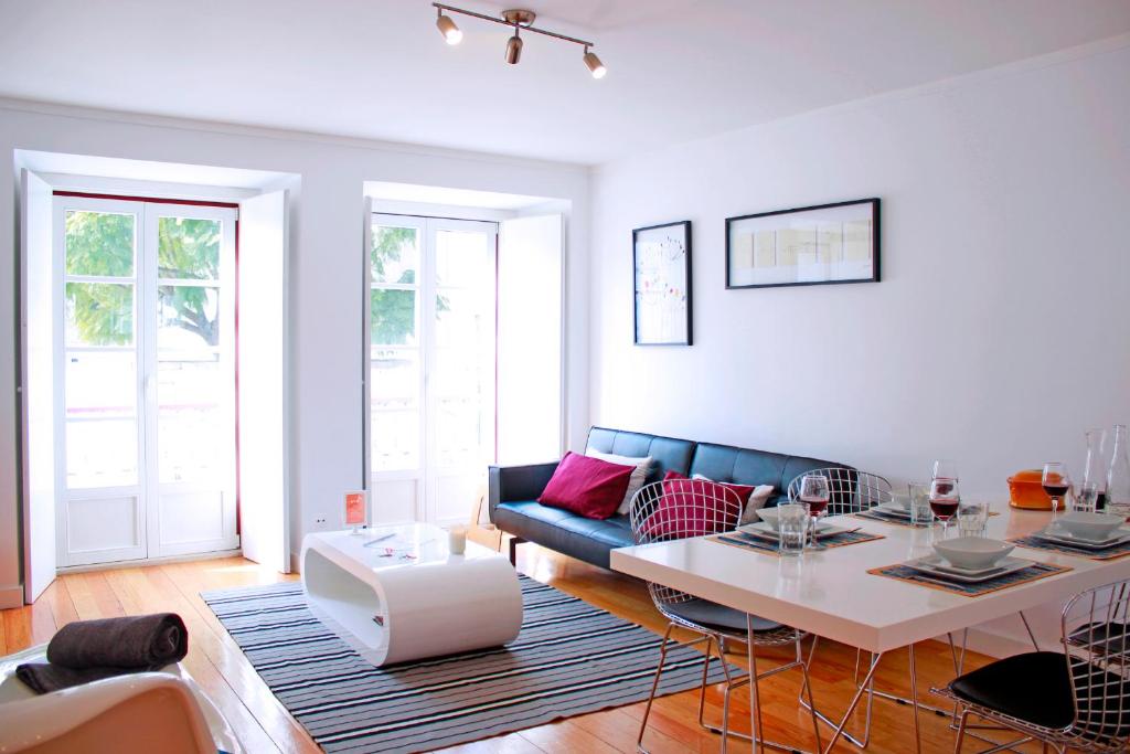 ALTIDO Modern 1-bed Apt with terrace, moments from São Bento Palace Rua São Bento 306, 1Drt, 1250-096 Lisbonne